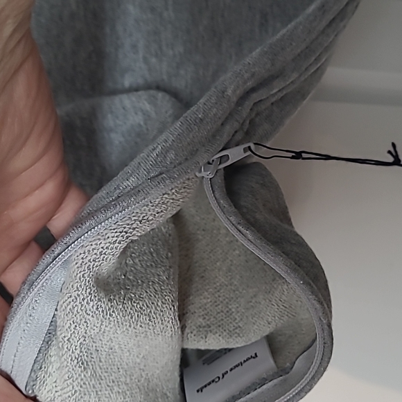 Accent Pillow Case | Province of Canada | Bonjour - Picture 3 of 7